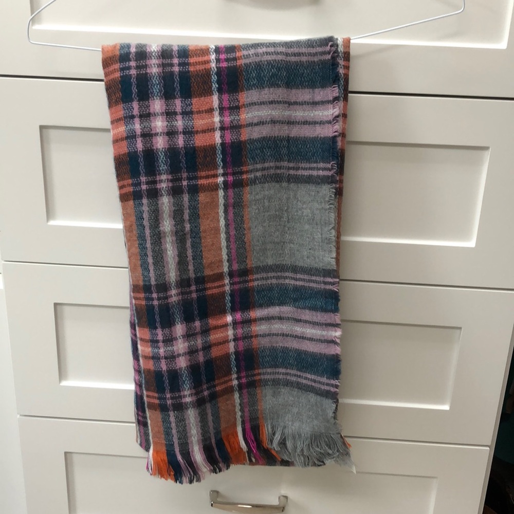 💙NWT Multi-Color Plaid Blanket Scarf